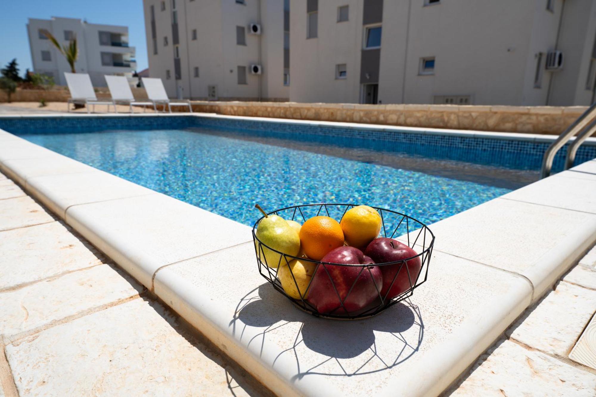 Meridian Pool Residences * Novaglia