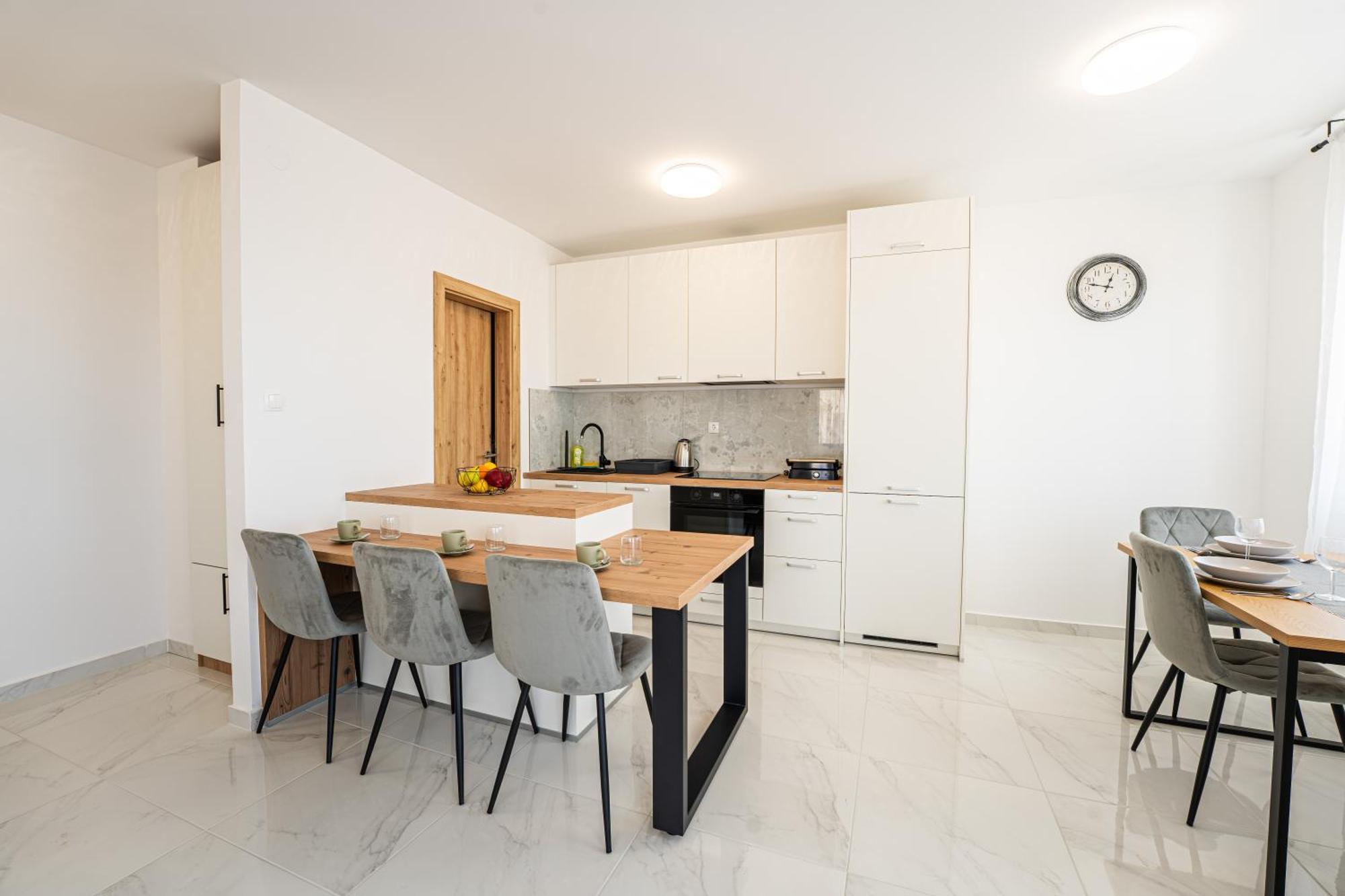 Meridian Pool Residences *